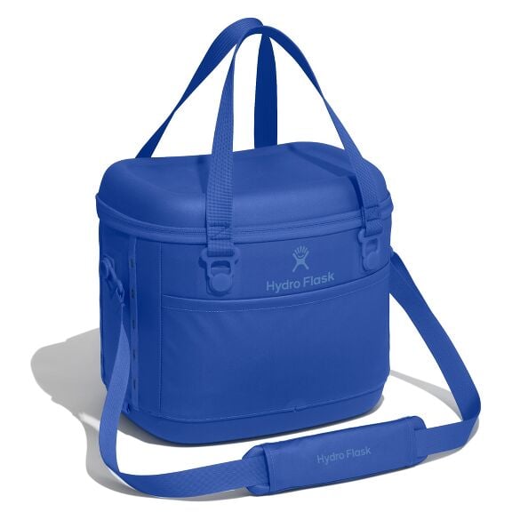 carryouttm-soft-cooler-15-l-v2 12pco382_carryout_cooler_15l_capri_blue_angled_1.jpg