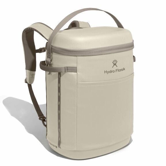 carryouttm-backpack-22-l-g1 18pco114-carryout-backpack-22l-oat-angled_1.jpg