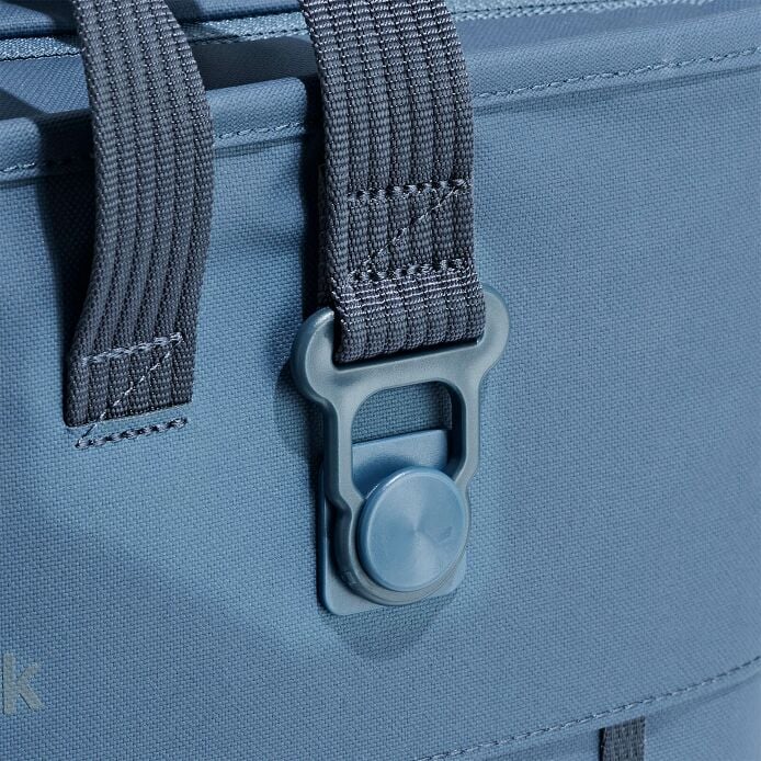 carryouttm-soft-cooler-tote-30-l-h5 250815_hydro_cooler_details_14838_2_7.jpg