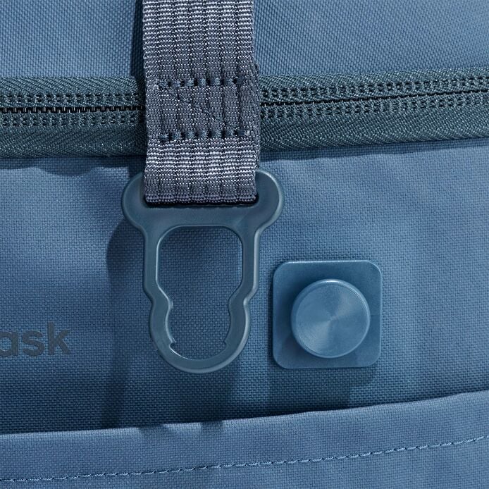 carryouttm-soft-cooler-15-l-v2 250815_hydro_cooler_details_14856_6.jpg