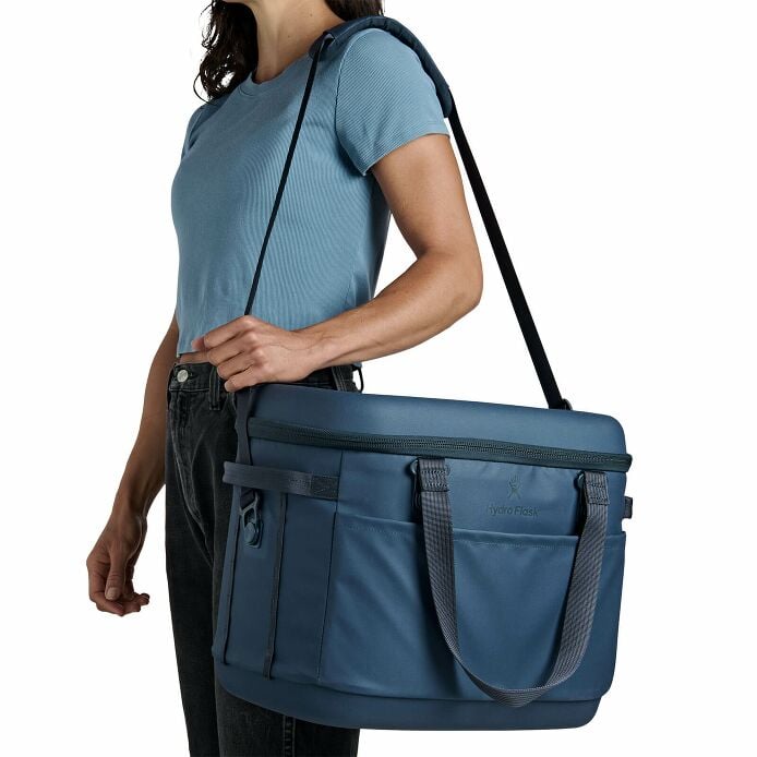 carryouttm-soft-cooler-30-l-a5 250815_hydro_s26_hb_14546_5.jpg