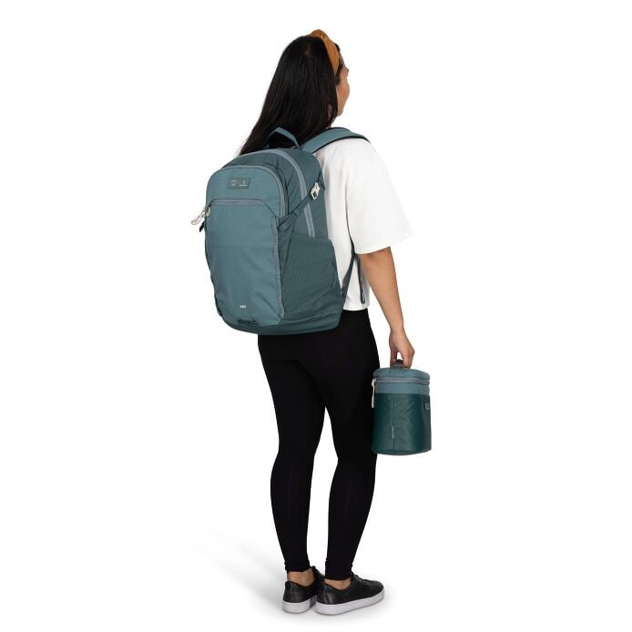 osprey-axis-x-hydro-flask-campus-essentials-bundle-k9 axisxhydroflask_s26_onbody2_cascadeblue_10007249_2.jpg