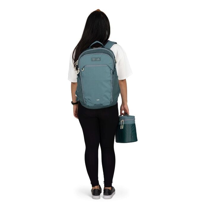osprey-axis-x-hydro-flask-campus-essentials-bundle-k9 axisxhydroflask_s26_onbody3_cascadeblue_10007249_2.jpg
