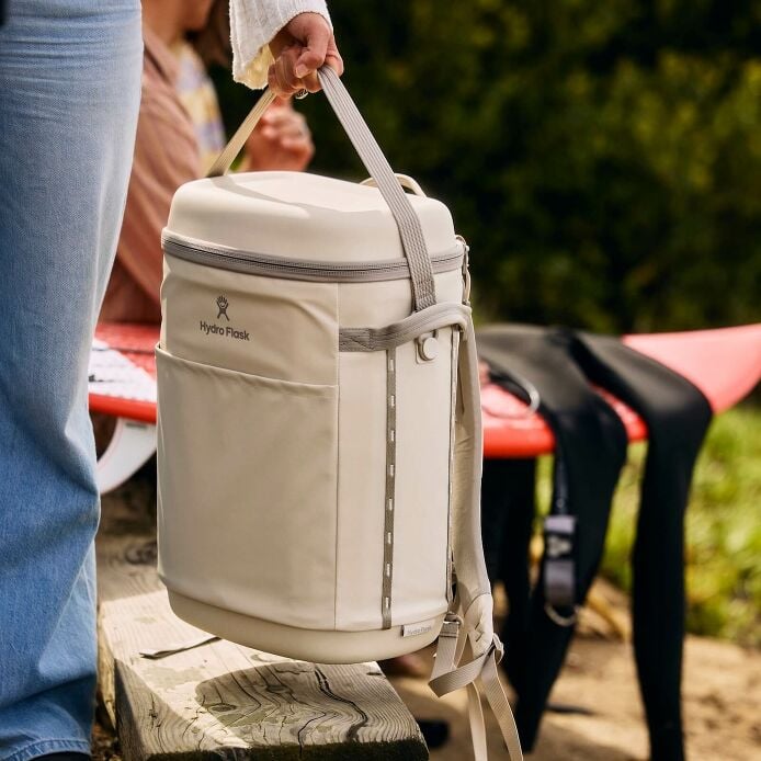 carryouttm-backpack-22-l-g1 hf_carryout_bouwer_d1_l1_torrey_pines_lifestyle_1444_2.jpg