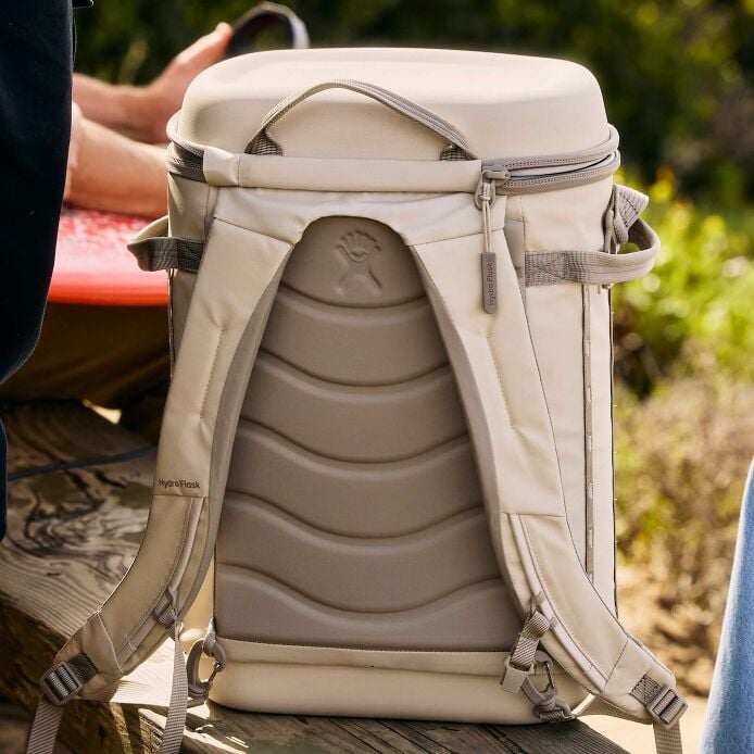 carryouttm-backpack-22-l-g1 hf_carryout_bouwer_d1_l1_torrey_pines_lifestyle_1841_3.jpg