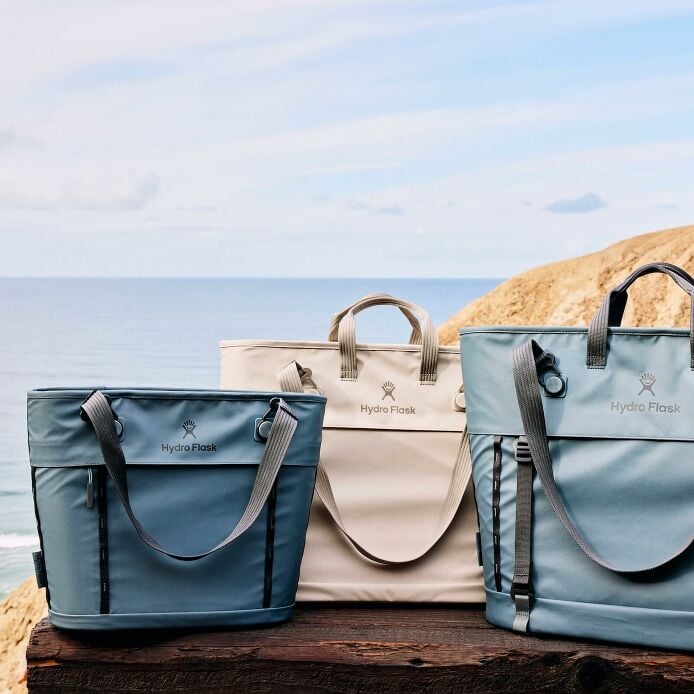 carryouttm-soft-cooler-tote-30-l-h5 hf_carryout_bouwer_d1_l1_torrey_pines_still_life_0055_1_2.jpg