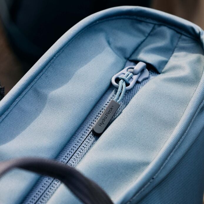 carryouttm-soft-cooler-tote-10-l-i7 hf_carryout_bouwer_d1_l1_torrey_pines_still_life_0112_4.jpg