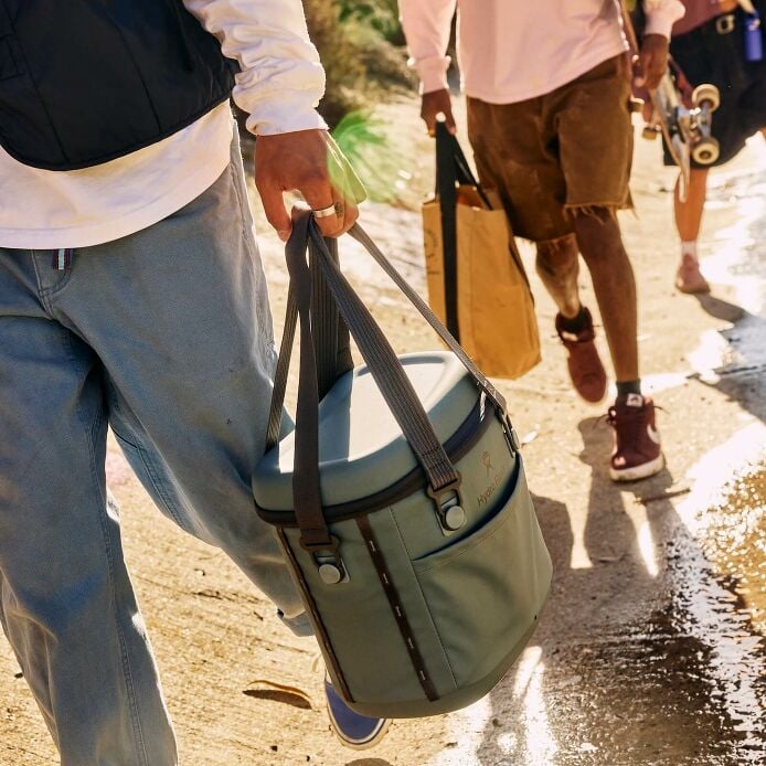 carryouttm-soft-cooler-10-l-r5 hf_carryout_bouwer_d2_l3_skate_ditch_3744_5.jpg