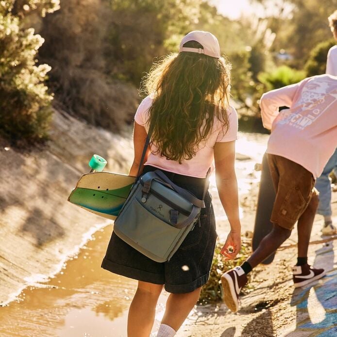 carryouttm-soft-cooler-10-l-r5 hf_carryout_bouwer_d2_l3_skate_ditch_5669_5.jpg