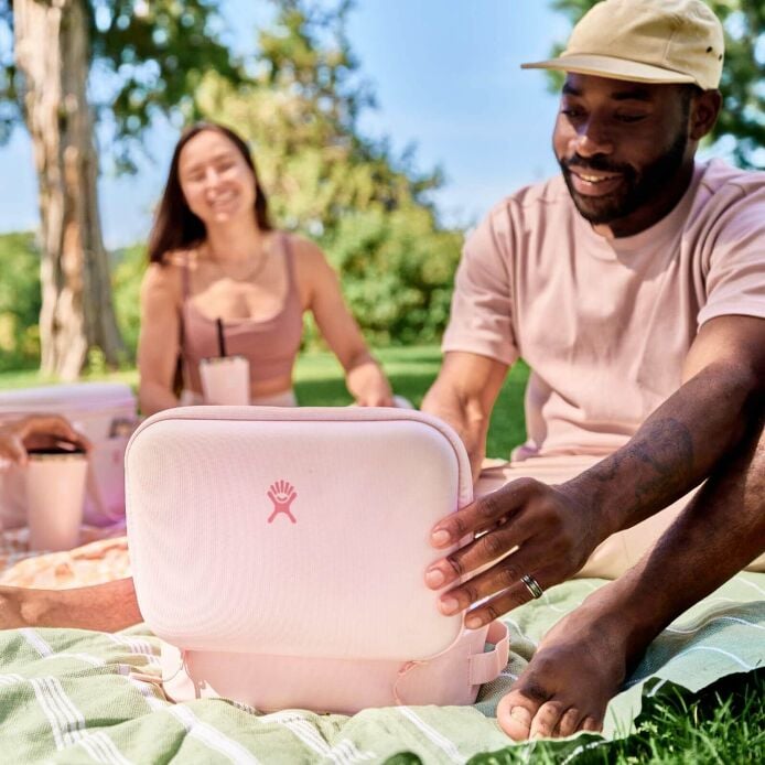 5-l-carry-outtm-lunch-box-p2 hf_s24_trillium_45_1.jpg
