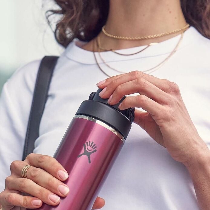 32-oz-lightweight-chug-cap-bottle-l6 hf_s26_lightweight_mcinnis_5123_1_8.jpg