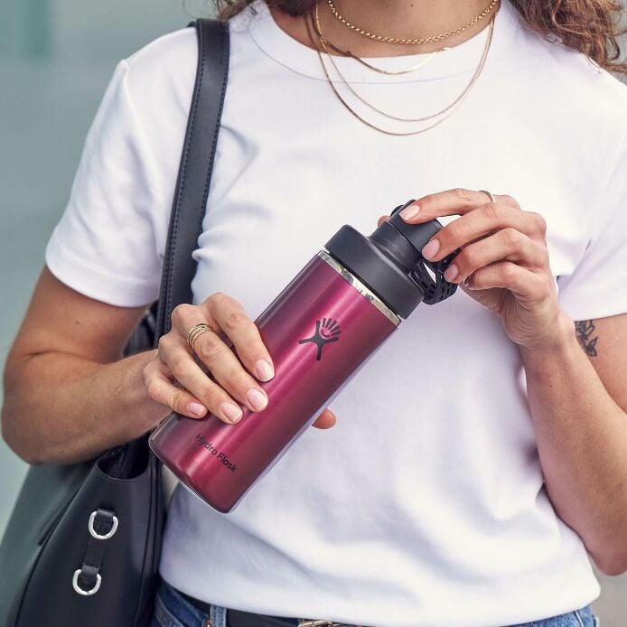 16-oz-lightweight-chug-cap-bottle-u0 hf_s26_lightweight_mcinnis_5149_1_1.jpg