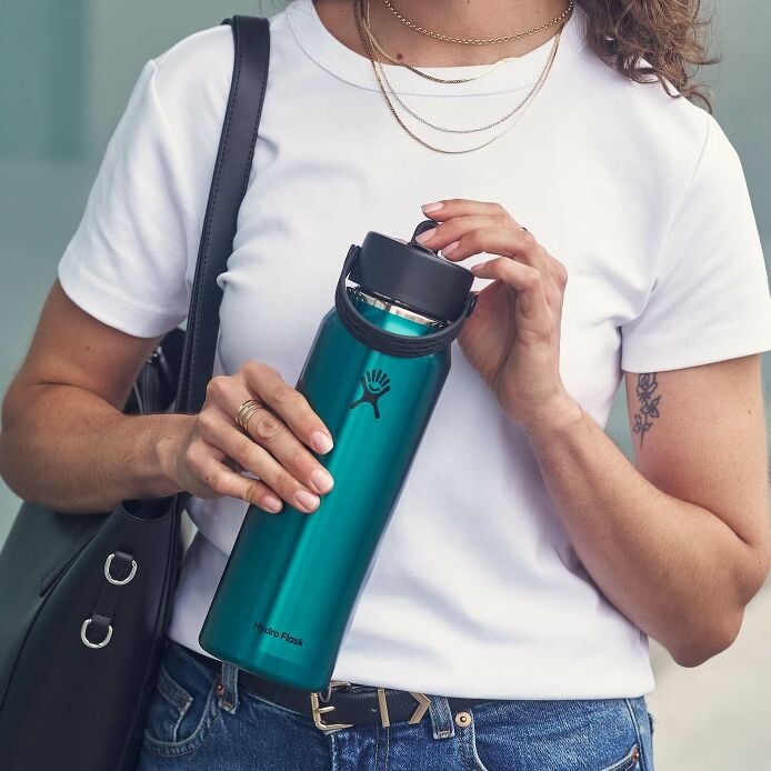 32-oz-lightweight-flex-straw-bottle-w9 hf_s26_lightweight_mcinnis_5167_2_3.jpg
