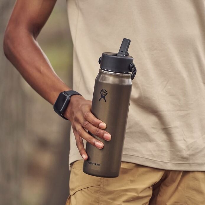 32-oz-lightweight-flex-straw-bottle-w9 hf_s26_lightweight_mcinnis_6345_2_3.jpg
