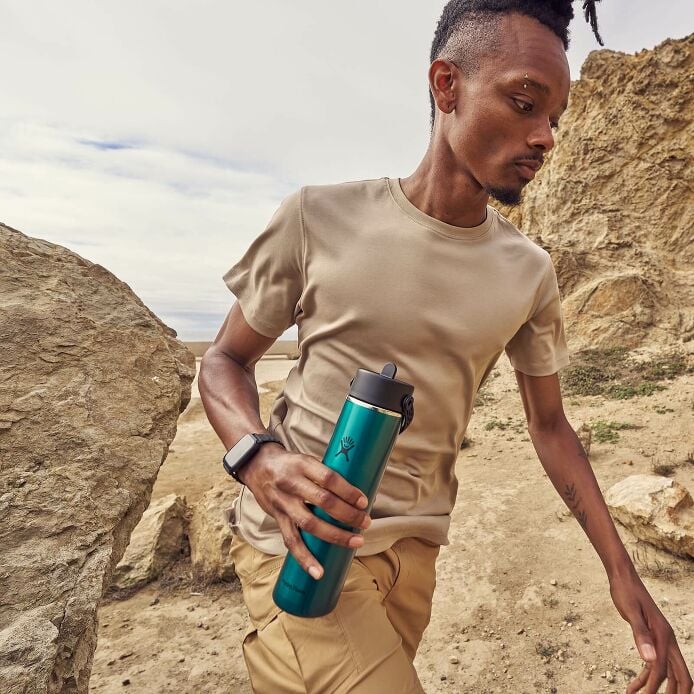 24-oz-lightweight-flex-straw-bottle-b5 hf_s26_lightweight_mcinnis_6828_4.jpg