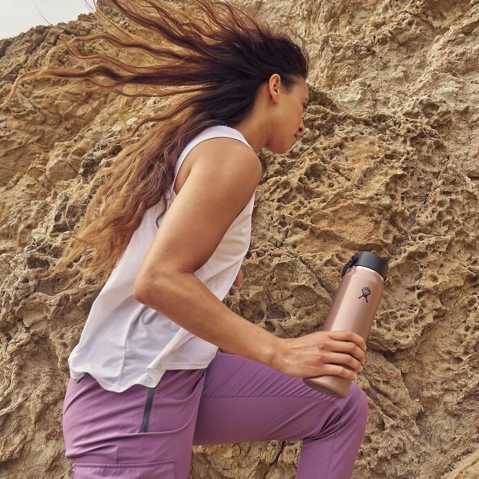 32-oz-lightweight-flex-straw-bottle-w9 hf_s26_lightweight_mcinnis_6946_1_3.jpg