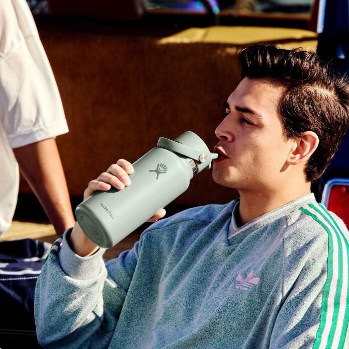32-oz-wide-mouth-with-flex-straw-cap-u9 s25_tailgating_brouwer_exp-2028-06-01_04-6336_1__5.jpg